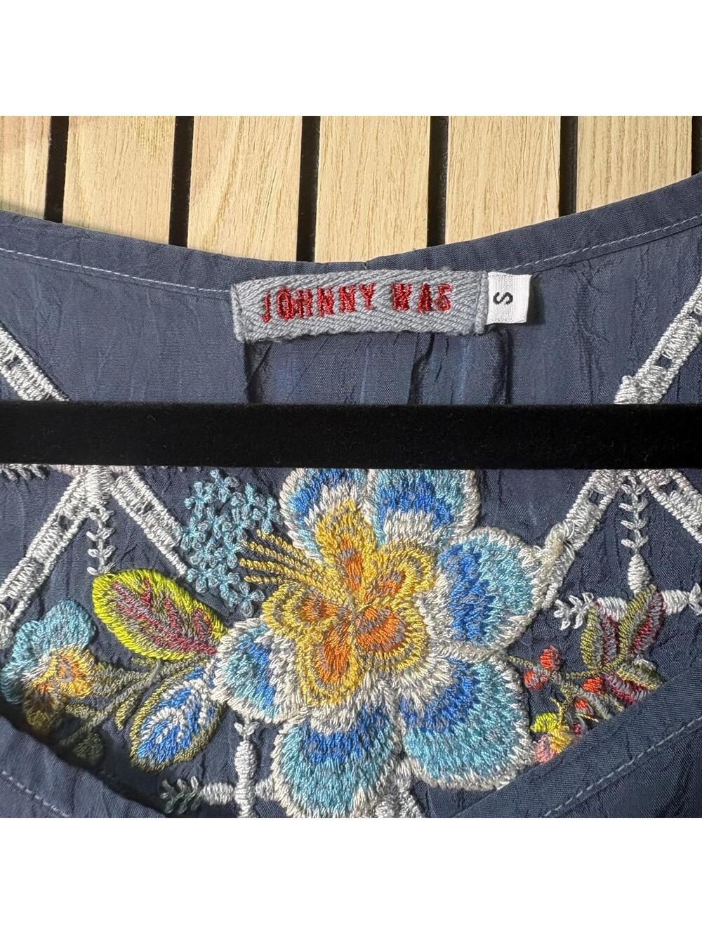 185 Johnny Was Blue Embroidered Floral Tunic Top (Small, Blue, EUC) - Picture 4 of 4